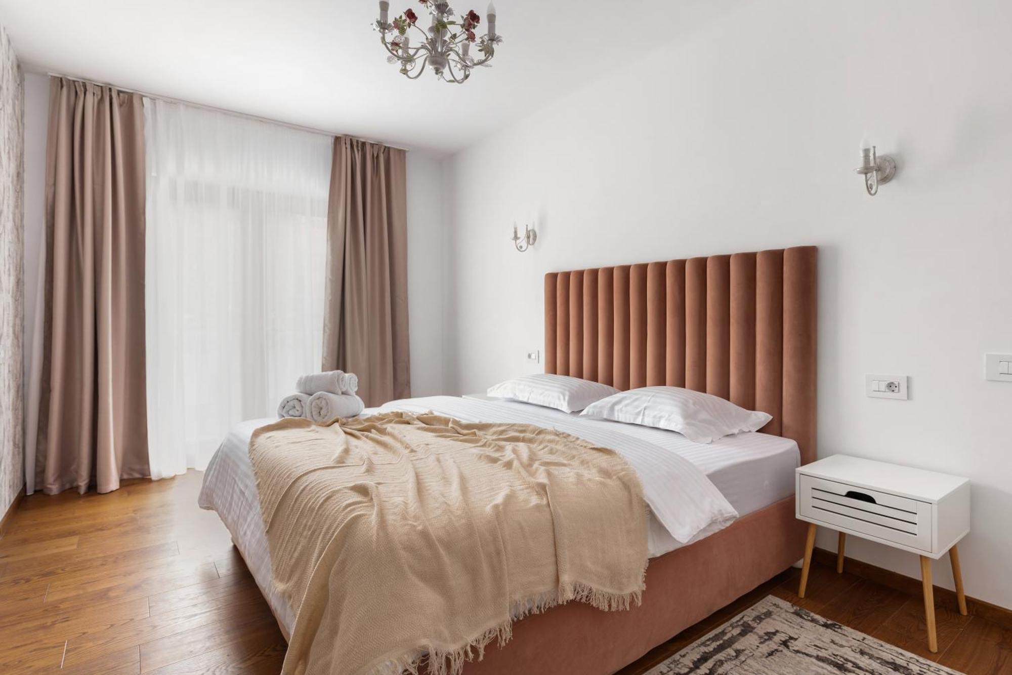 Peak Aparthotel - Old Town - By Cityhost Брашов Экстерьер фото