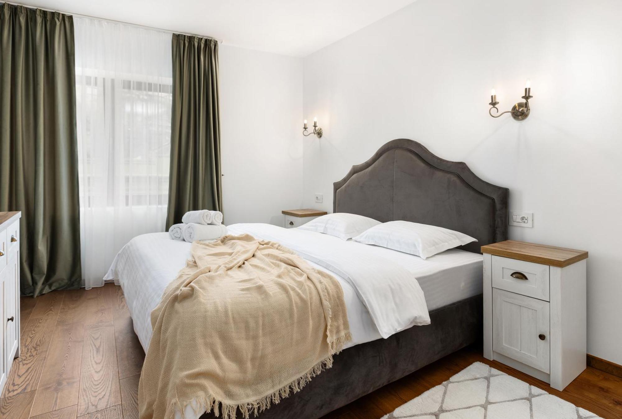 Peak Aparthotel - Old Town - By Cityhost Брашов Экстерьер фото