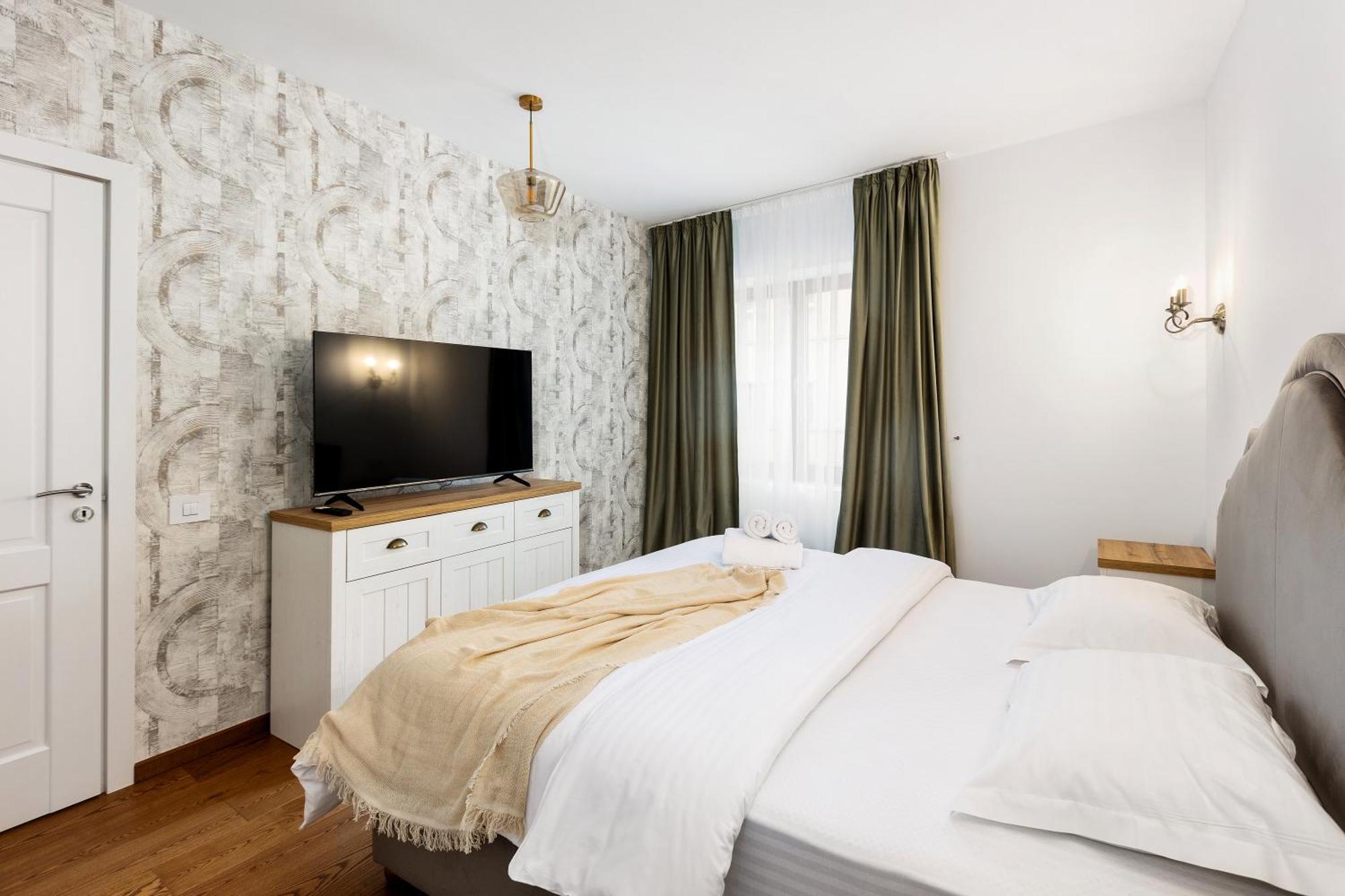 Peak Aparthotel - Old Town - By Cityhost Брашов Экстерьер фото
