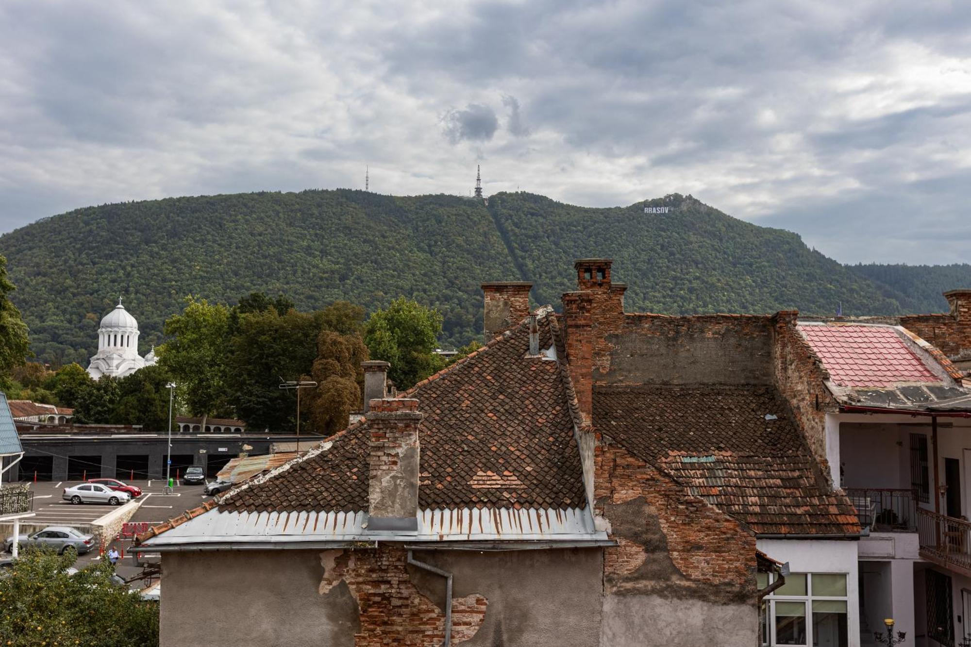 Peak Aparthotel - Old Town - By Cityhost Брашов Экстерьер фото