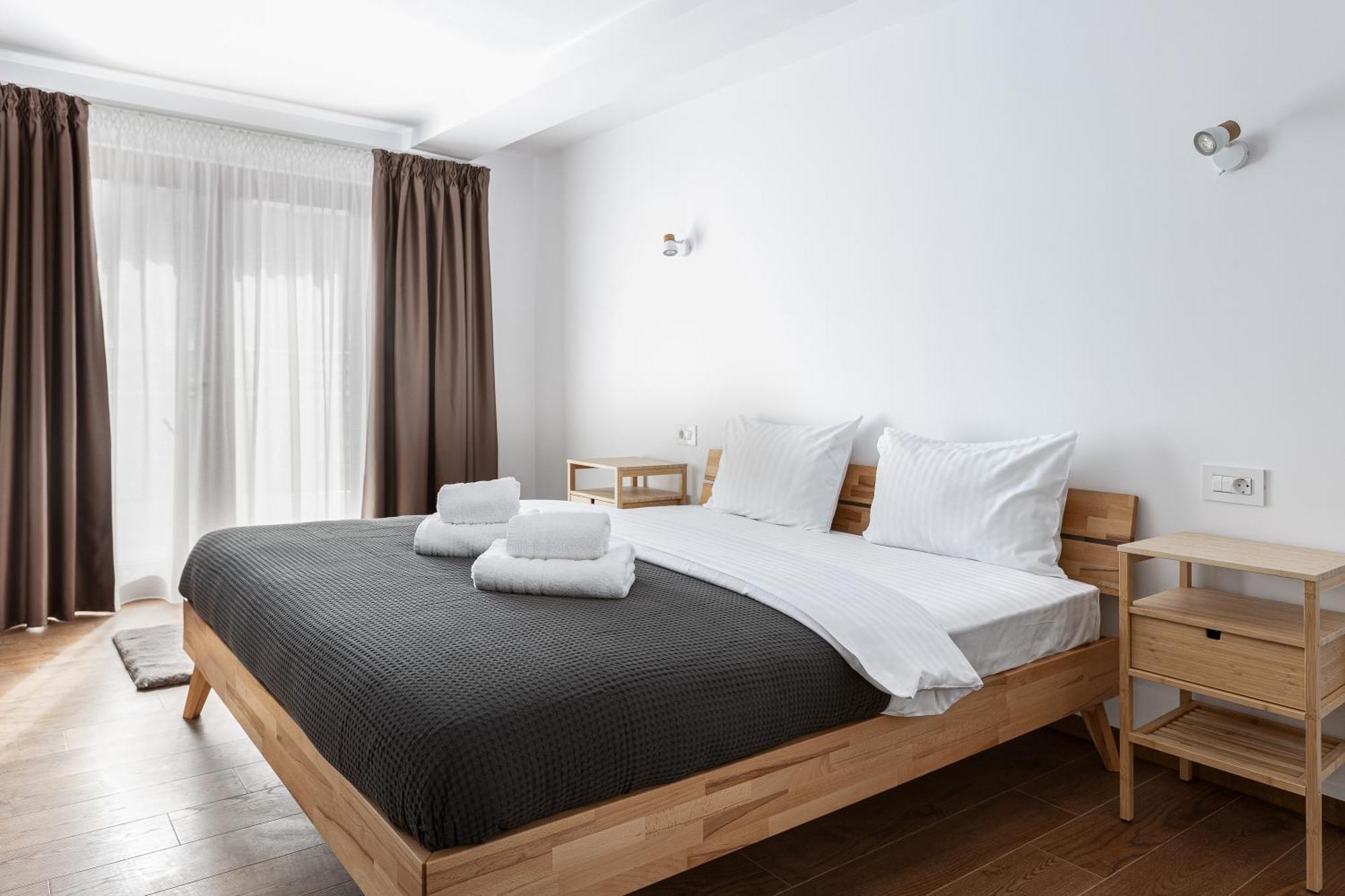 Peak Aparthotel - Old Town - By Cityhost Брашов Экстерьер фото